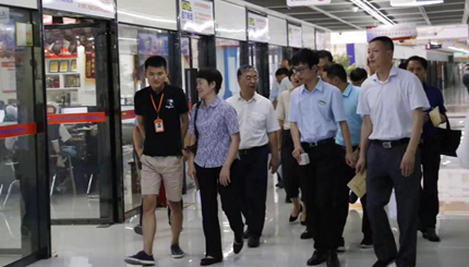 国务院领导走访